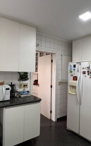 Apartamento à venda com 220m², 3 quartos e 4 vagas Apartamento à venda com 220m², 3 quartos e 4 vagasCozinha