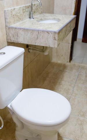 Casa à venda com 256m², 4 quartos e 4 vagas Casa à venda com 256m², 4 quartos e 4 vagasBanheiro