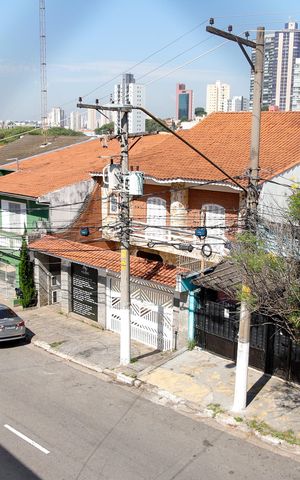 Casa à venda com 256m², 4 quartos e 4 vagas Casa à venda com 256m², 4 quartos e 4 vagasVista da Sacada
