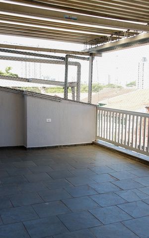 Casa à venda com 256m², 4 quartos e 4 vagas Casa à venda com 256m², 4 quartos e 4 vagasSacada