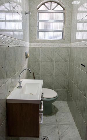 Casa à venda com 256m², 4 quartos e 4 vagas Casa à venda com 256m², 4 quartos e 4 vagasLavabo
