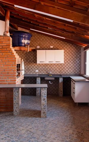 Casa à venda com 256m², 4 quartos e 4 vagas Casa à venda com 256m², 4 quartos e 4 vagasÁrea comum - Churrasqueira