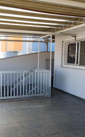 Casa à venda com 256m², 4 quartos e 4 vagas Casa à venda com 256m², 4 quartos e 4 vagasSacada
