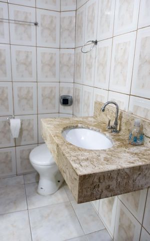 Casa à venda com 256m², 4 quartos e 4 vagas Casa à venda com 256m², 4 quartos e 4 vagasBanheiro 2