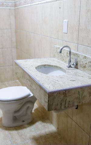 Casa à venda com 256m², 4 quartos e 4 vagas Casa à venda com 256m², 4 quartos e 4 vagasBanheiro