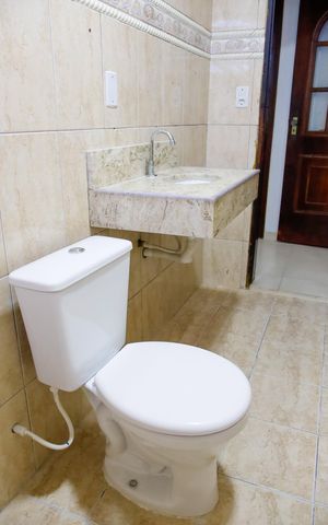 Casa à venda com 256m², 4 quartos e 4 vagas Casa à venda com 256m², 4 quartos e 4 vagasBanheiro