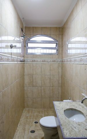 Casa à venda com 256m², 4 quartos e 4 vagas Casa à venda com 256m², 4 quartos e 4 vagasBanheiro