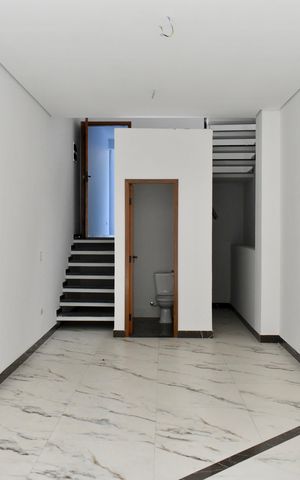 Casa à venda com 160m², 3 quartos e 2 vagasSala
