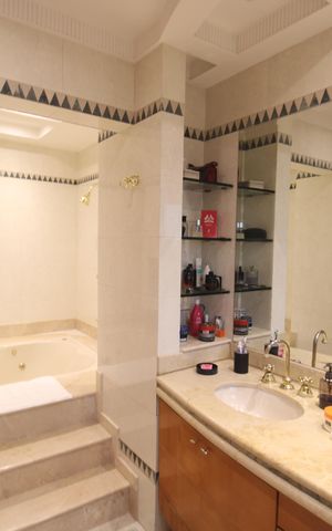 Apartamento à venda com 210m², 3 quartos e 3 vagasQuarto 4 - Banheiro