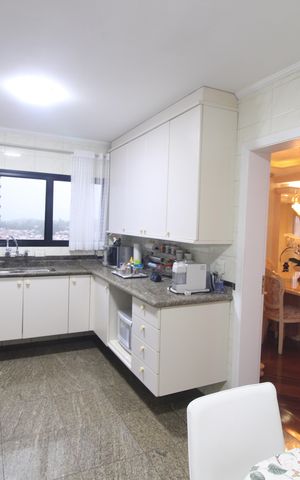 Apartamento à venda com 210m², 3 quartos e 3 vagasCozinha