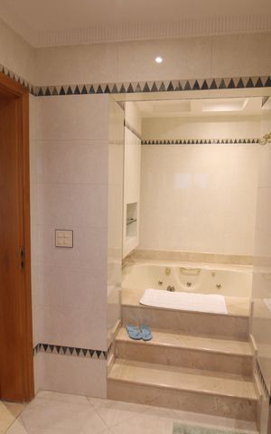 Apartamento à venda com 210m², 3 quartos e 3 vagasQuarto 4 - Banheiro