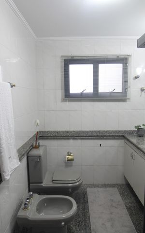 Apartamento à venda com 210m², 3 quartos e 3 vagasQuarto 3 - Banheiro