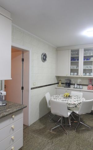 Apartamento à venda com 210m², 3 quartos e 3 vagasCozinha
