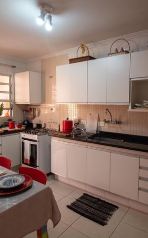 Casa à venda com 181m², 3 quartos e 2 vagas Casa à venda com 181m², 3 quartos e 2 vagasCozinha