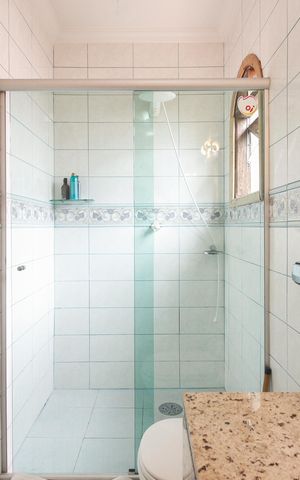 Casa à venda com 287m², 3 quartos e 2 vagas Casa à venda com 287m², 3 quartos e 2 vagasBanheiro Suíte 1