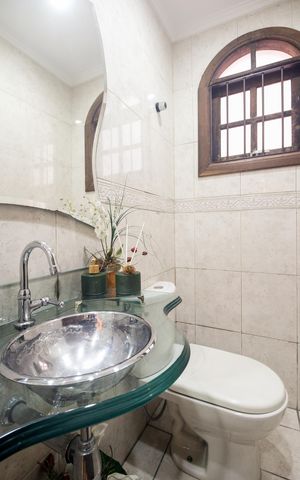 Casa à venda com 287m², 3 quartos e 2 vagas Casa à venda com 287m², 3 quartos e 2 vagasLavabo
