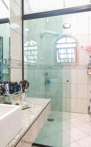 Casa à venda com 287m², 3 quartos e 2 vagas Casa à venda com 287m², 3 quartos e 2 vagasBanheiro da Suíte 3
