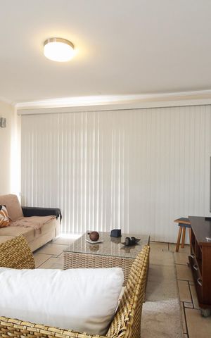 Casa à venda com 287m², 3 quartos e 2 vagas Casa à venda com 287m², 3 quartos e 2 vagasSala de TV