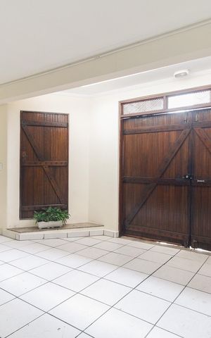 Casa à venda com 287m², 3 quartos e 2 vagas Casa à venda com 287m², 3 quartos e 2 vagasGaragem