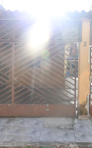Casa à venda com 150m², 1 quarto e 2 vagasFachada do imóvel - Placa instalada no portão do imóvel