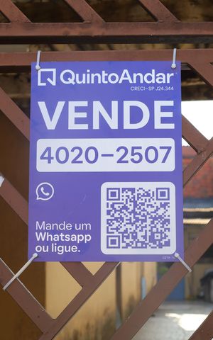 Casa à venda com 150m², 1 quarto e 2 vagasPlaca instalada no portão do imóvel