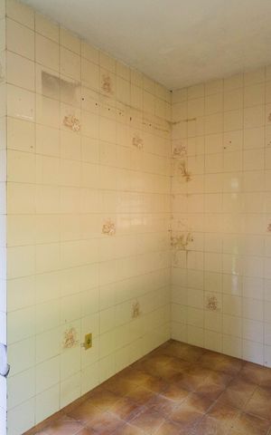 Casa à venda com 528m², 3 quartos e 2 vagas Casa à venda com 528m², 3 quartos e 2 vagasCozinha e Área de Serviço