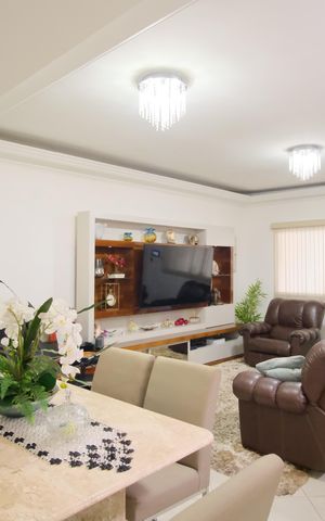 Casa à venda com 256m², 3 quartos e 4 vagasSala