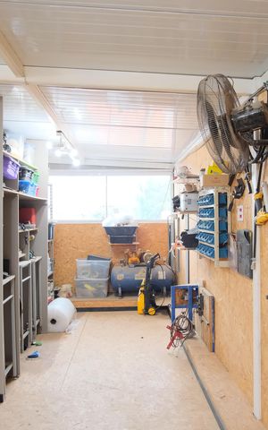Casa à venda com 256m², 3 quartos e 4 vagasOficina