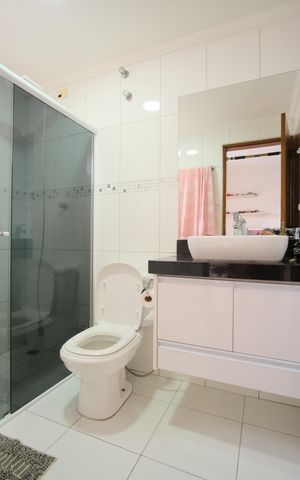Casa à venda com 256m², 3 quartos e 4 vagasBanheiro da Suíte 1