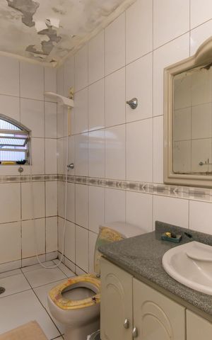 Casa à venda com 220m², 4 quartos e 4 vagas Casa à venda com 220m², 4 quartos e 4 vagasBanheiro da Suíte