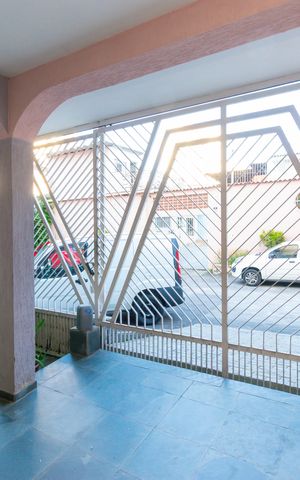 Casa à venda com 220m², 4 quartos e 4 vagas Casa à venda com 220m², 4 quartos e 4 vagasGaragem