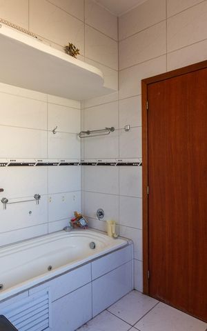 Casa à venda com 217m², 4 quartos e 1 vaga Casa à venda com 217m², 4 quartos e 1 vagaBanheiro