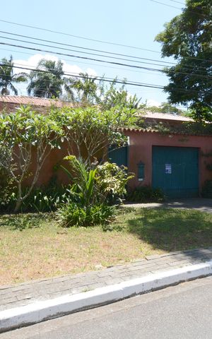 Casa à venda com 450m², 3 quartos e 3 vagasFachada