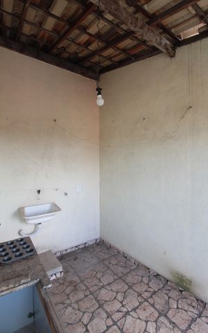 Casa à venda com 360m², 5 quartos e 2 vagasCasa dos Fundos | Área de Serviço