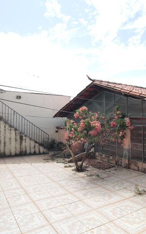 Casa à venda com 360m², 5 quartos e 2 vagasQuintal