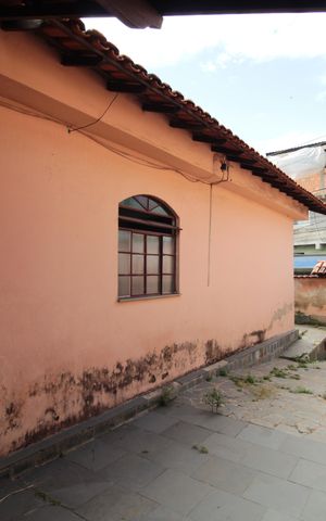 Casa à venda com 360m², 5 quartos e 2 vagasGaragem