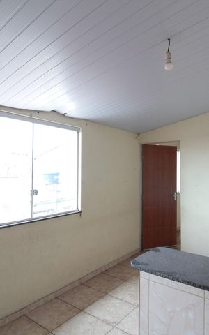 Casa à venda com 360m², 5 quartos e 2 vagasCasa dos Fundos | Sala e Cozinha