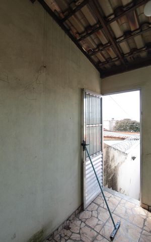 Casa à venda com 360m², 5 quartos e 2 vagasCasa dos Fundos | Área de Serviço