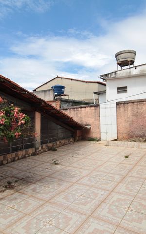Casa à venda com 360m², 5 quartos e 2 vagasQuintal