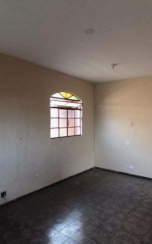 Casa à venda com 360m², 5 quartos e 2 vagasSala