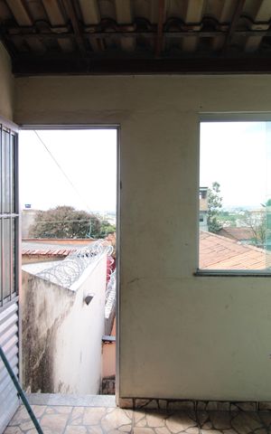 Casa à venda com 360m², 5 quartos e 2 vagasCasa dos Fundos | Área de Serviço