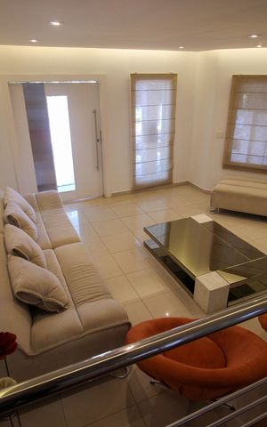 Casa de condomínio para alugar com 323m², 3 quartos e 4 vagas Casa de condomínio para alugar com 323m², 3 quartos e 4 vagasSala