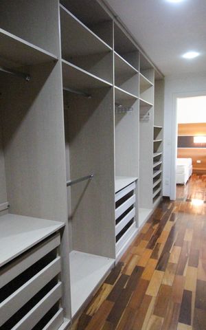 Casa de condomínio para alugar com 323m², 3 quartos e 4 vagas Casa de condomínio para alugar com 323m², 3 quartos e 4 vagasCloset da suíte 3