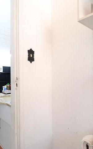 Casa de condomínio à venda com 300m², 4 quartos e 2 vagasLavabo