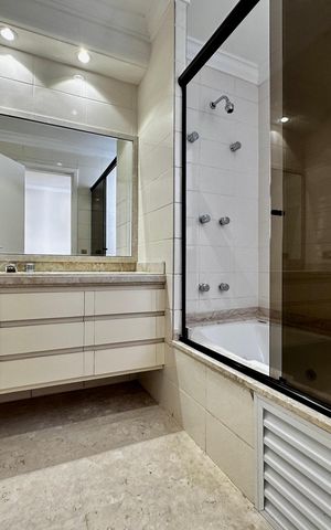 Apartamento para alugar com 216m², 3 quartos e 3 vagas Apartamento para alugar com 216m², 3 quartos e 3 vagasBanheiro da Suíte 3