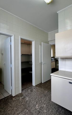 Apartamento para alugar com 216m², 3 quartos e 3 vagas Apartamento para alugar com 216m², 3 quartos e 3 vagasÁrea de Serviço