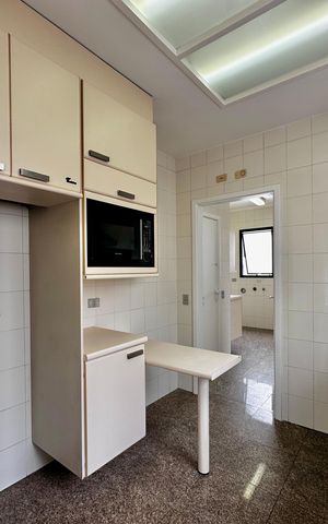Apartamento para alugar com 216m², 3 quartos e 3 vagas Apartamento para alugar com 216m², 3 quartos e 3 vagasCozinha