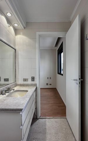 Apartamento para alugar com 216m², 3 quartos e 3 vagas Apartamento para alugar com 216m², 3 quartos e 3 vagasBanheiro da Suíte 2