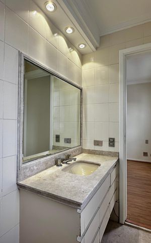 Apartamento para alugar com 216m², 3 quartos e 3 vagas Apartamento para alugar com 216m², 3 quartos e 3 vagasBanheiro da Suíte 2