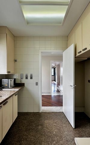 Apartamento para alugar com 216m², 3 quartos e 3 vagas Apartamento para alugar com 216m², 3 quartos e 3 vagasCozinha